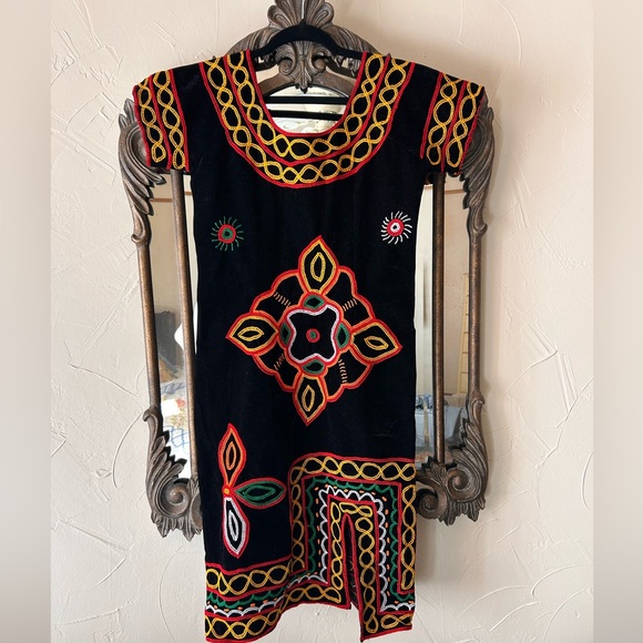 Vibrant Hand Embroidered Black Velvet Traditional Tonghu Dress - Picture 1 of 8